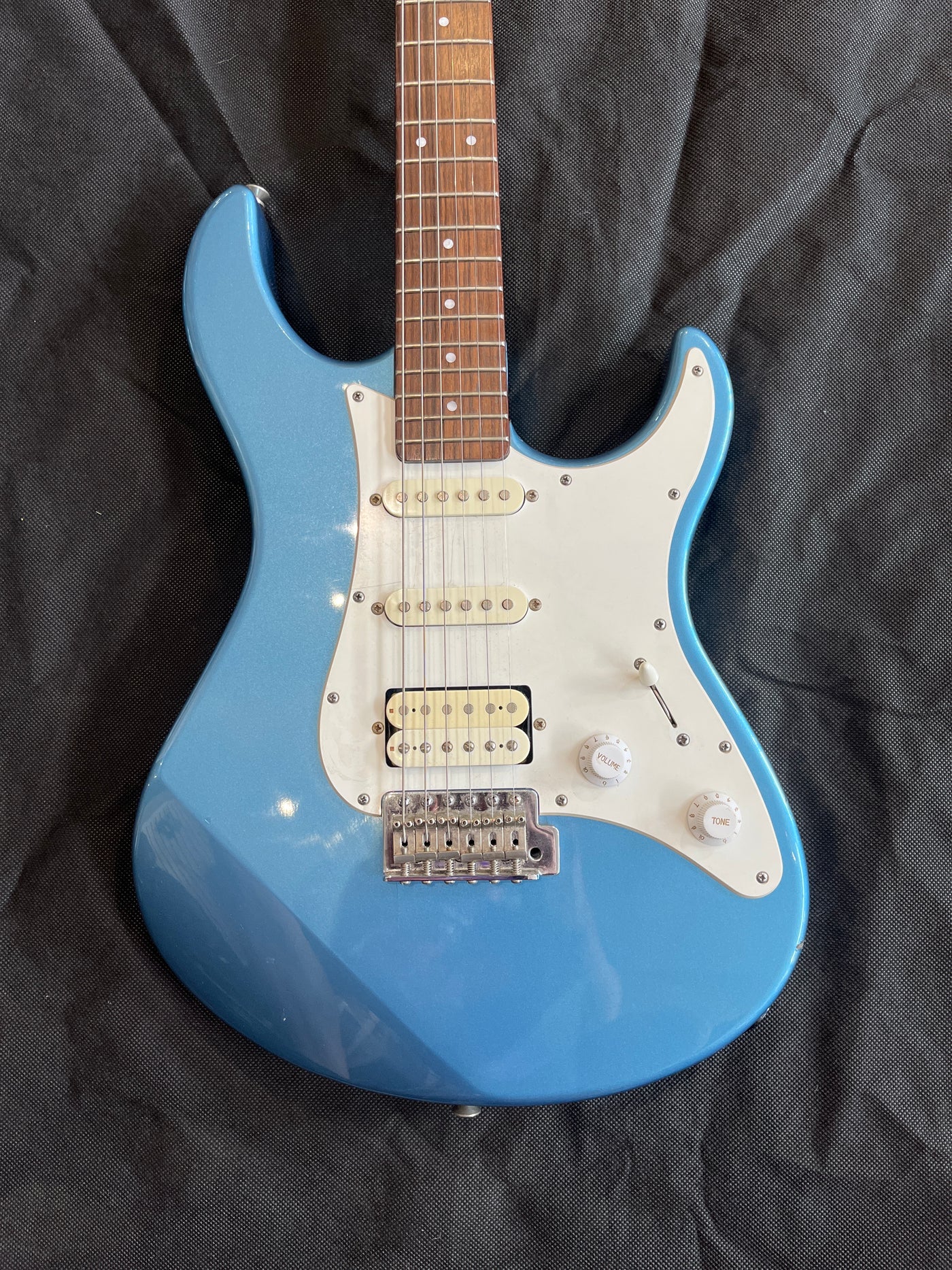 Pacifica 112J, Lake Placid Blue, Used - EE97