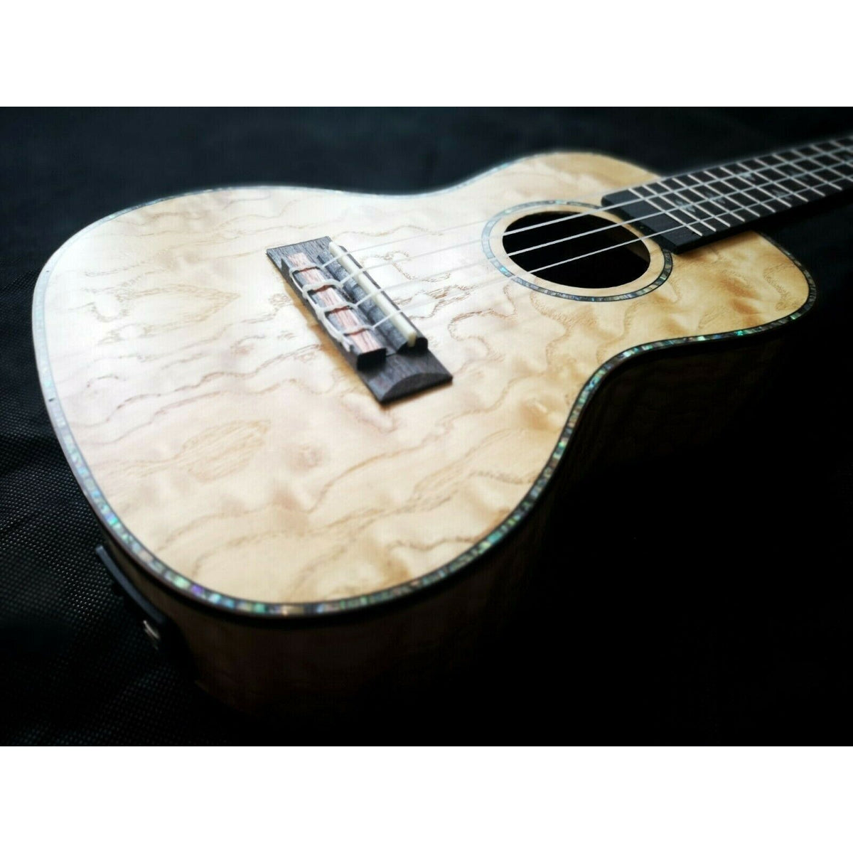 YWUK YQ24 EQ Ash Concert Ukulele with EQ, Satin